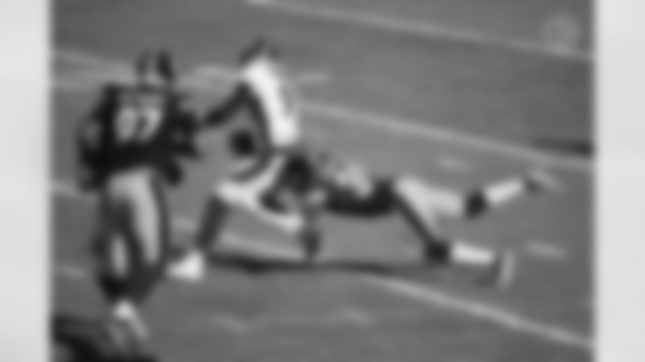 Pittsburgh Steelers safety Terrell Edmunds (34) sacks the quarterback during a regular season game between the Pittsburgh Steelers and the Denver Broncos, Sunday, Sept. 20, 2020 in Pittsburgh, PA. (Caitlyn Epes / Pittsburgh Steelers)