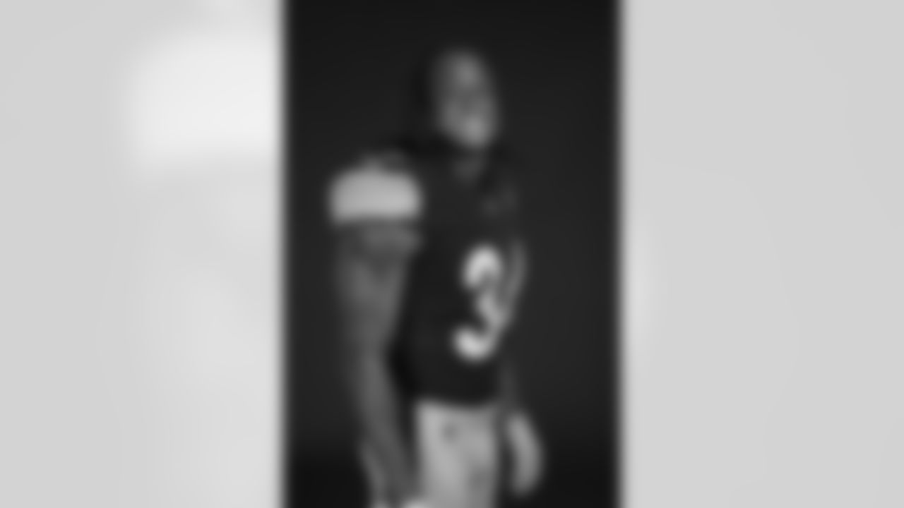Pittsburgh Steelers safety Terrell Edmunds (34) poses for a photo during the Pittsburgh Steelers 2022 media day, on Thursday, July 28, 2022 in Latrobe, PA. (Abigail Dean / Pittsburgh Steelers)