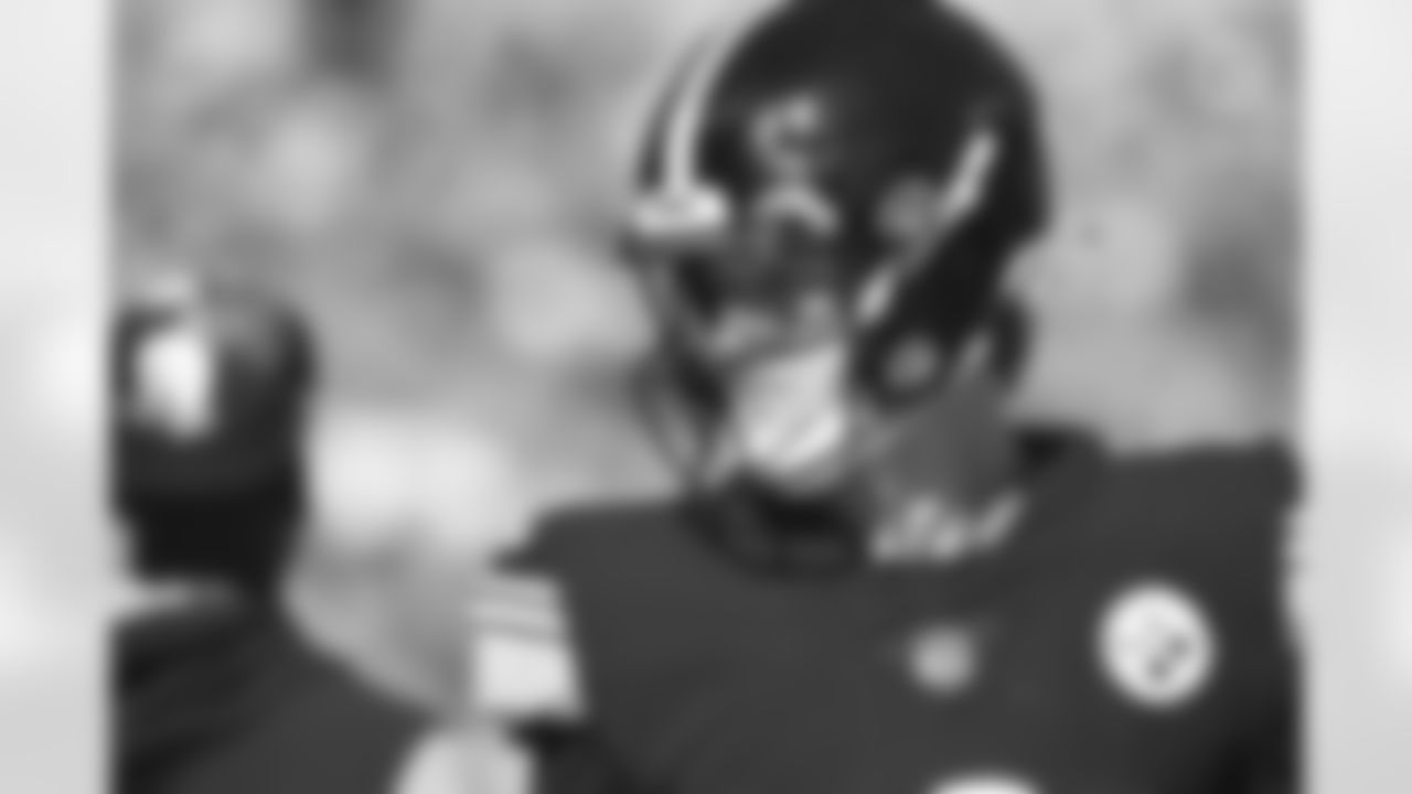 Pittsburgh Steelers quarterback Kenny Pickett (8) during a regular season game between the Pittsburgh Steelers and the Tampa Bay Buccaneers, Sunday, Oct. 16, 2022 in Pittsburgh, PA. (Arron Anastasia / Pittsburgh Steelers)