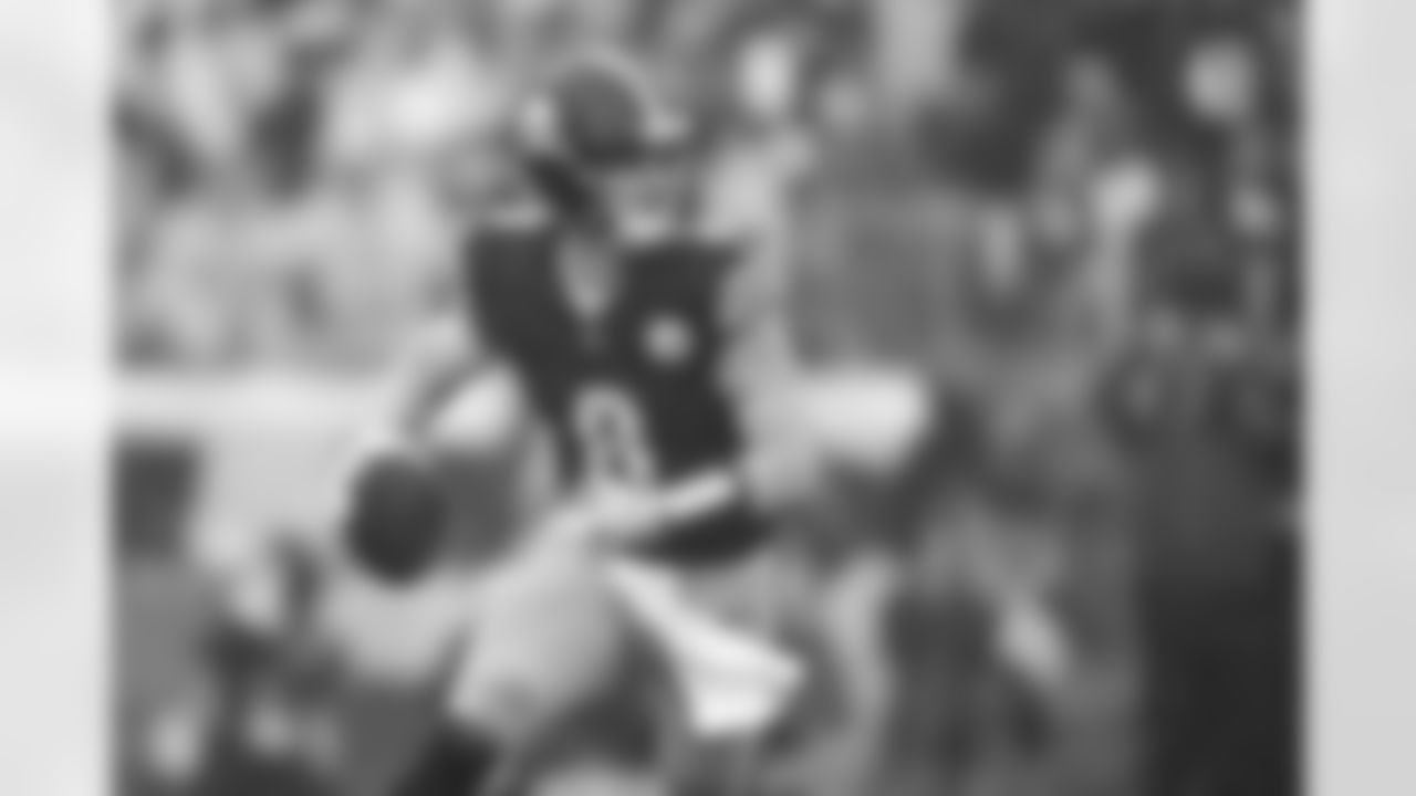 Pittsburgh Steelers quarterback Kenny Pickett (8) during a regular season game between the Pittsburgh Steelers and the Jacksonville Jaguars, Sunday, Oct. 29, 2023 in Pittsburgh, PA. The Jaguars beat the Steelers 20-10. (Karl Roser / Pittsburgh Steelers)