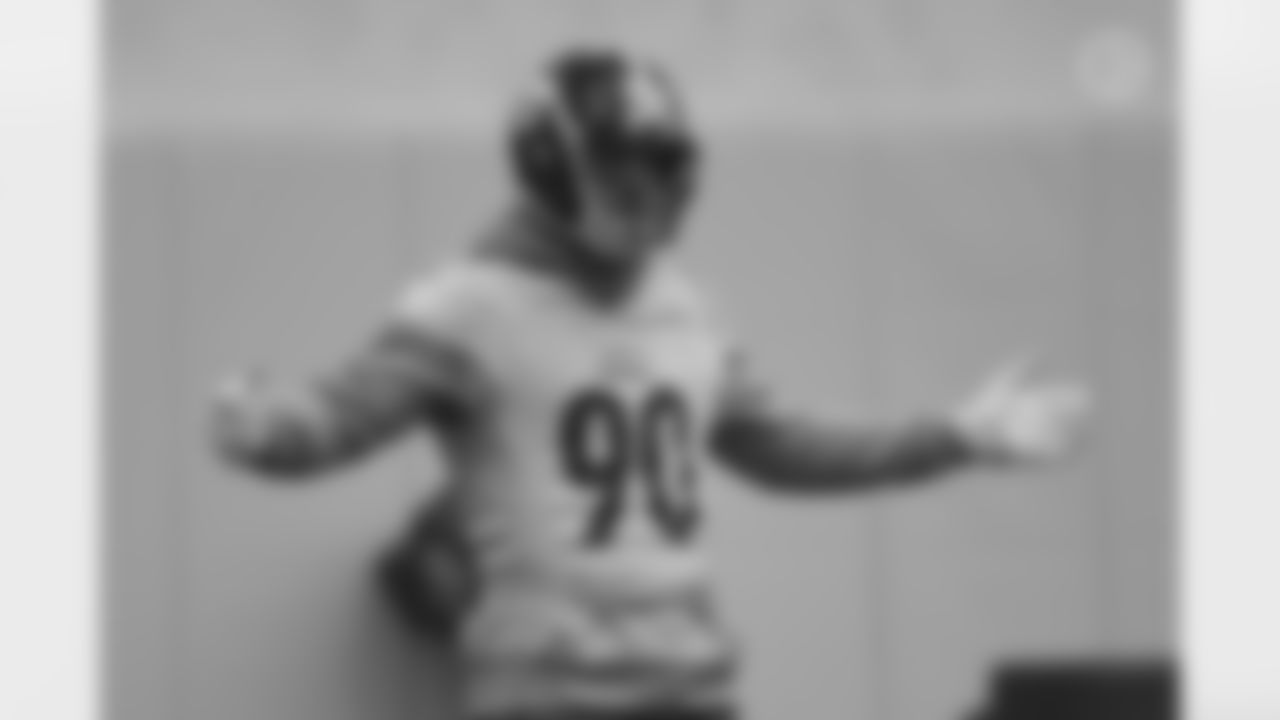 Pittsburgh Steelers linebacker T.J. Watt (90) practices at the UPMC Rooney Sports Complex preparing for a Week 15 matchup against the Cincinnati Bengals, Friday, Dec. 18, 2020 in Pittsburgh, PA. (Caitlyn Epes / Pittsburgh Steelers)