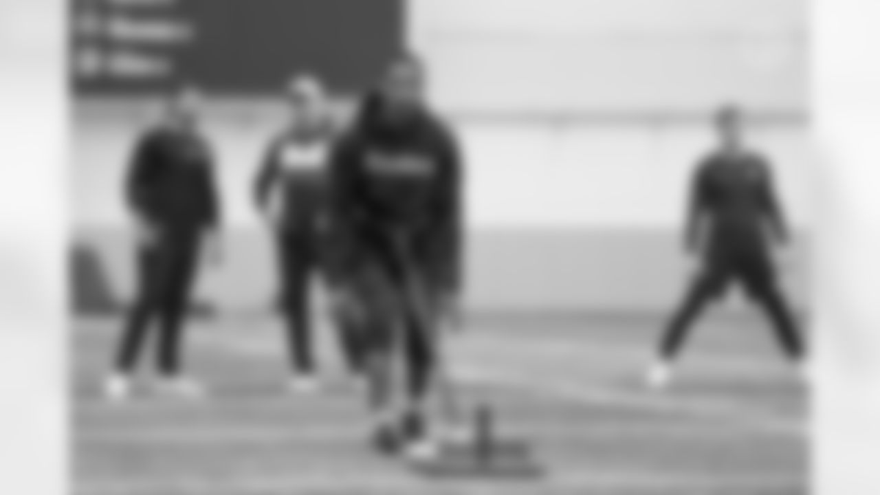 Pittsburgh Steelers cornerback Ahkello Witherspoon (25) participates in Phase One of the voluntary offseason workout program, Tuesday April 19, 2022 at the UPMC Rooney Sports Complex. (Karl Roser / Pittsburgh Steelers)