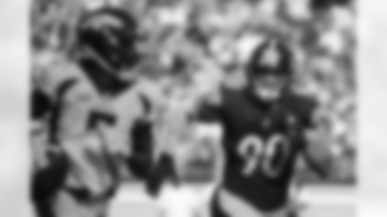 Pittsburgh Steelers linebacker T.J. Watt (90) during a regular season game between the Pittsburgh Steelers and the Denver Broncos, Sunday, Oct. 10, 2021 in Pittsburgh, PA. The Steelers beat the Broncos 27-19. (Caitlyn Epes / Pittsburgh Steelers)