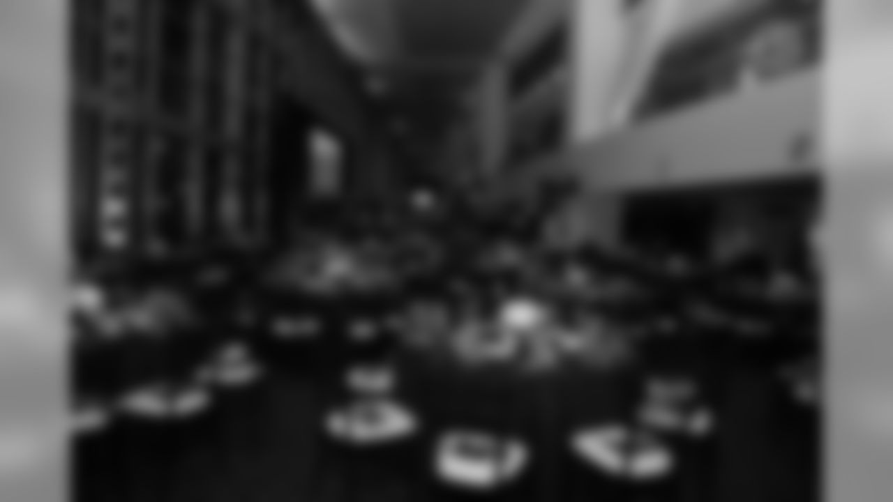 2019_AlumniDinner_1109rm_00038