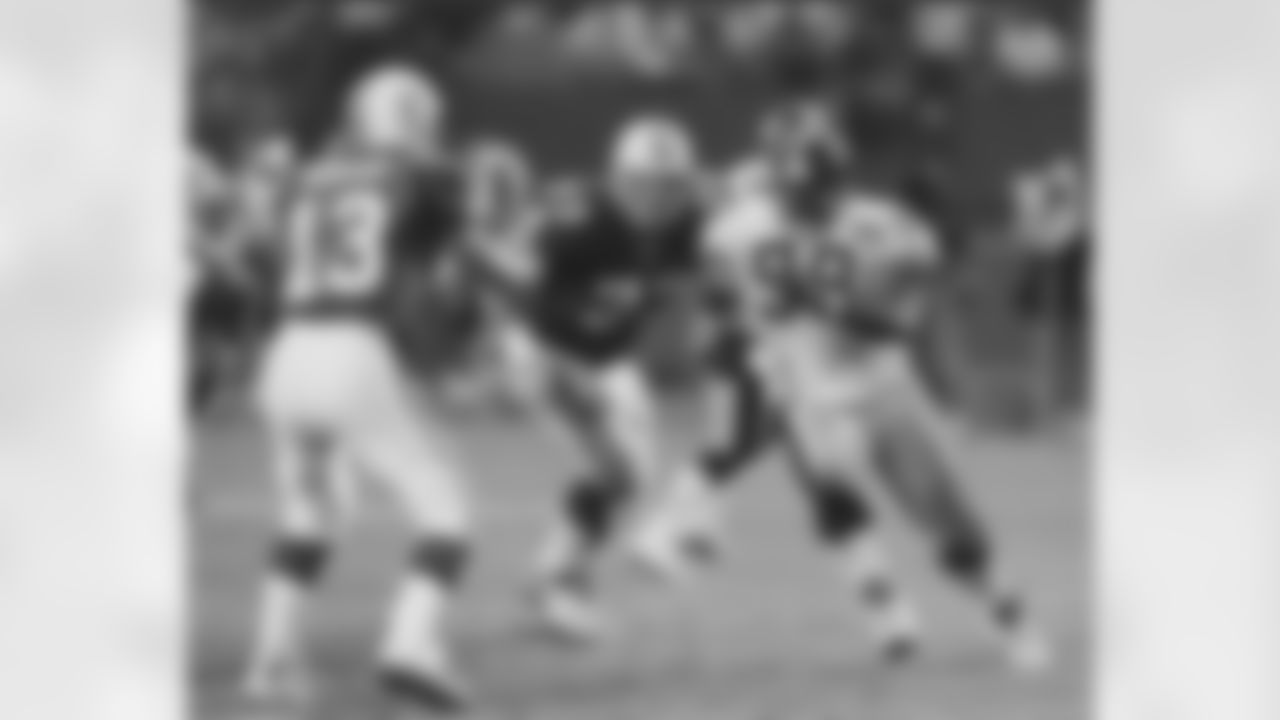 1986 GERALD WILLIAMS: Probably better suited to playing defensive end, Williams nevertheless was the Steelers full-time starting nose tackle for the seven seasons between 1988-94. He finished his Steelers career with 24.5 sacks, with his single-season high being six in 1990.
