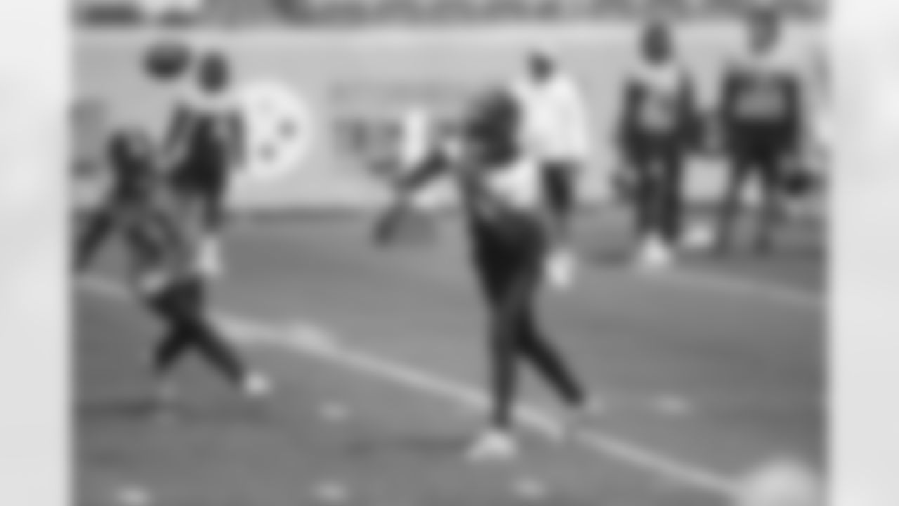 Pittsburgh Steelers quarterback Dwayne Haskins (3) trains at Heinz Field during the 2021 Steelers Camp, Tuesday, July 27, 2021 in Pittsburgh, PA. (Caitlyn Epes / Pittsburgh Steelers)