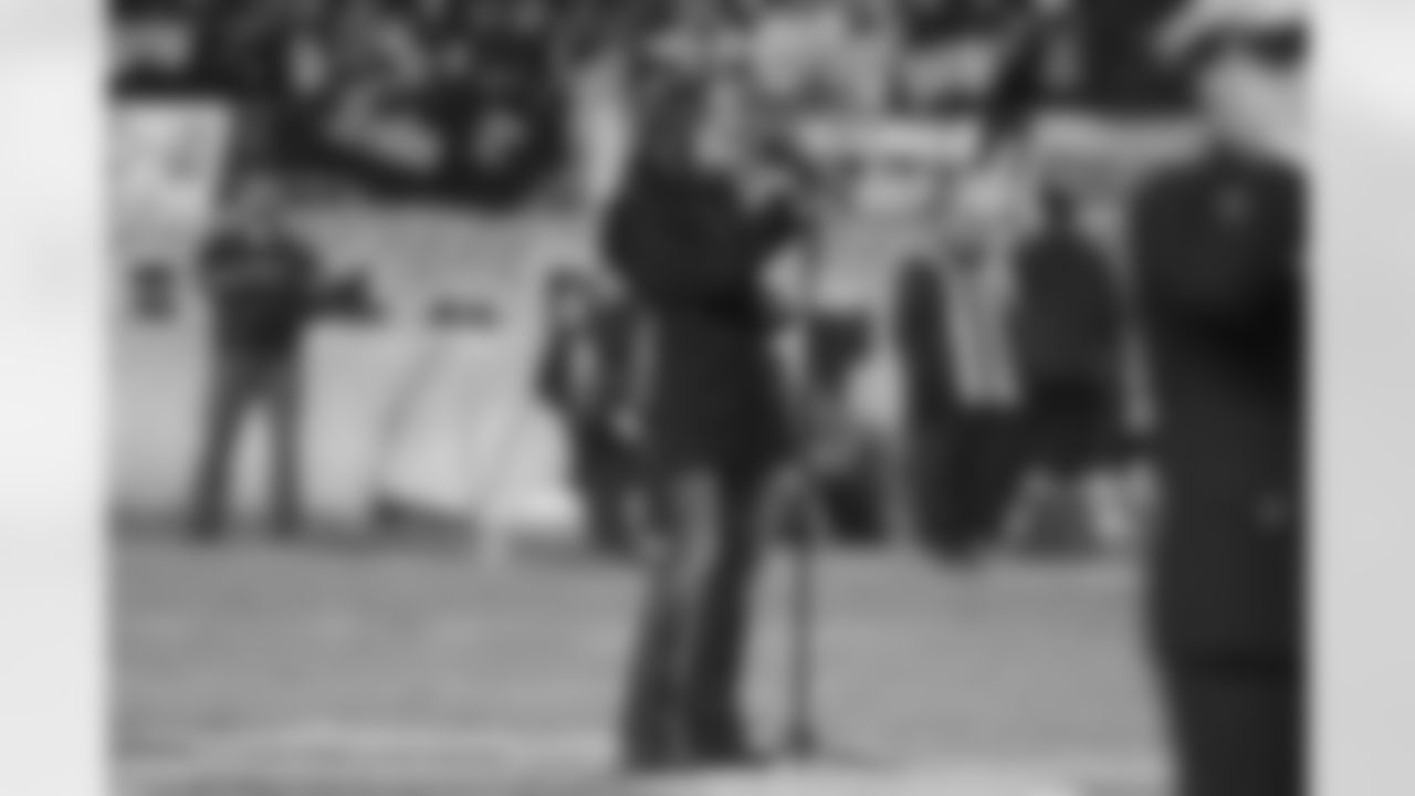 08_BAL3_nationalanthem