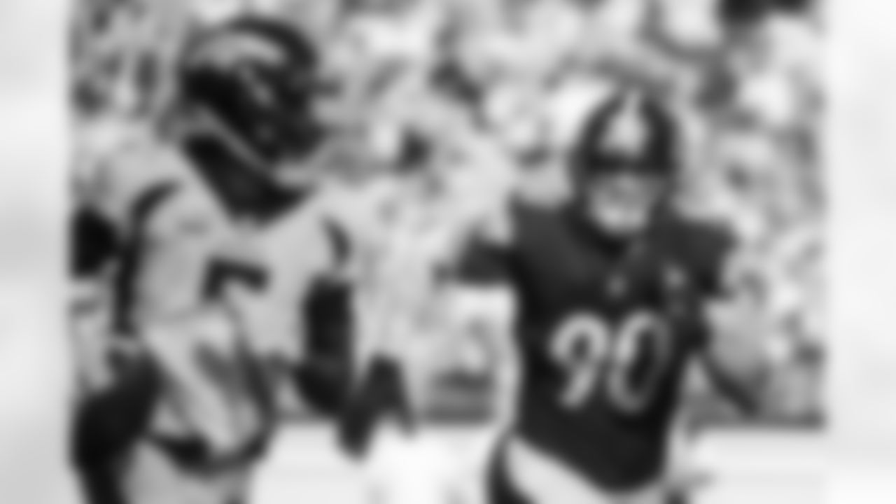 Pittsburgh Steelers linebacker T.J. Watt (90) during a regular season game between the Pittsburgh Steelers and the Denver Broncos, Sunday, Oct. 10, 2021 in Pittsburgh, PA. The Steelers beat the Broncos 27-19. (Caitlyn Epes / Pittsburgh Steelers)