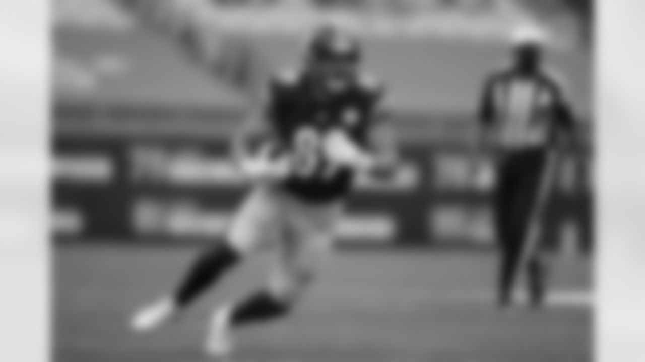 Pittsburgh Steelers tight end Vance McDonald (89) retires