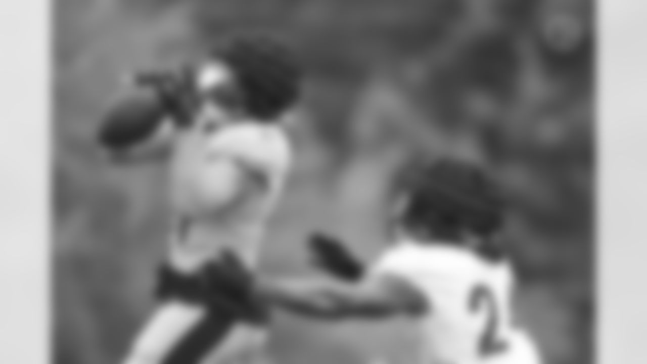 Pittsburgh Steelers linebacker Robert Spillane (41) and Pittsburgh Steelers running back Benny Snell Jr. (24) train at Latrobe Memorial Stadium during the 2022 Steelers Training Camp on Monday, Aug. 8, 2022 in Latrobe, PA. (Abigail Dean / Pittsburgh Steelers)