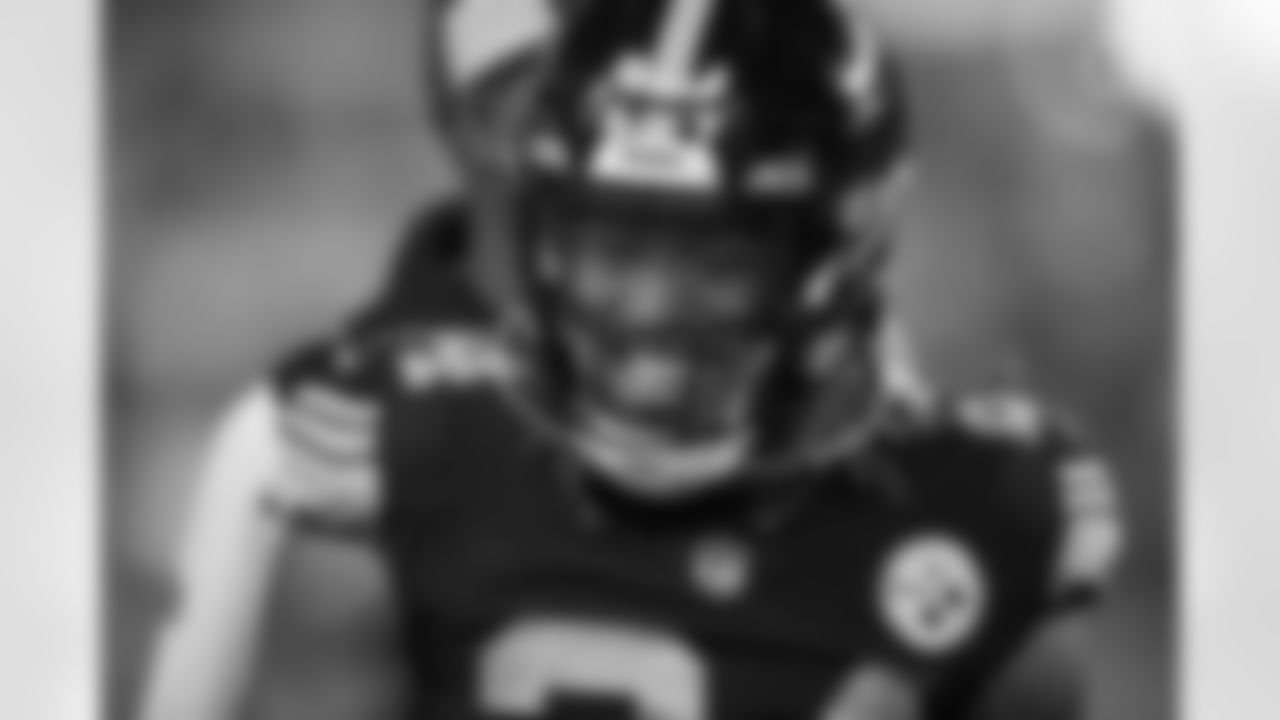 Pittsburgh Steelers running back Benny Snell Jr. (24) during a regular season game between the Pittsburgh Steelers and the Chicago Bears, Monday, Nov. 8, 2021 in Pittsburgh, PA. The Steelers beat the Bears 29-27. (Karl Roser / Pittsburgh Steelers)