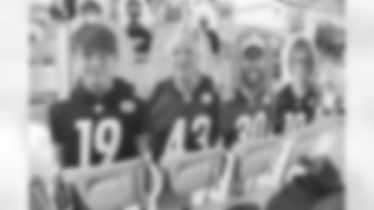 Fan cutouts at Heinz Field on Friday, Nov. 13, 2020 in Pittsburgh, PA. (Caitlyn Epes / Pittsburgh Steelers)