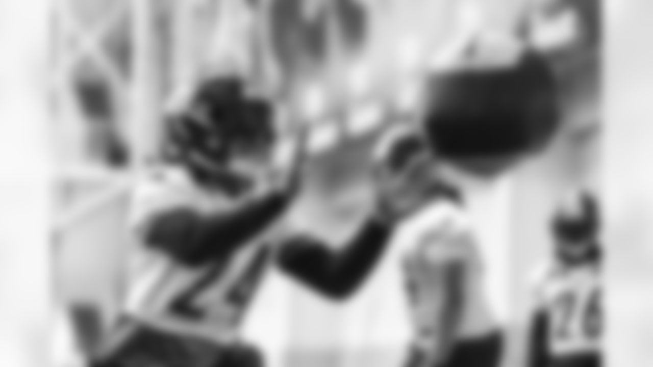 Pittsburgh Steelers running back Benny Snell Jr. (24) during practice at the UPMC Rooney Sports Complex preparing for a Week 17 matchup against the Baltimore Ravens Thursday, Dec. 29, 2022 in Pittsburgh, PA. (Abigail Dean / Pittsburgh Steelers)