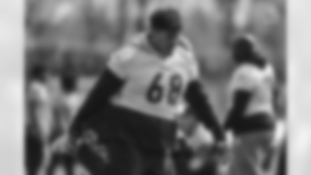 Pittsburgh Steelers guard William Dunkle (68) during practice at the UPMC Rooney Sports Complex preparing for a Week 8 matchup against the Philadelphia Eagles, Thursday, Oct. 27, 2022 in Pittsburgh, PA. (Abigail Dean / Pittsburgh Steelers)