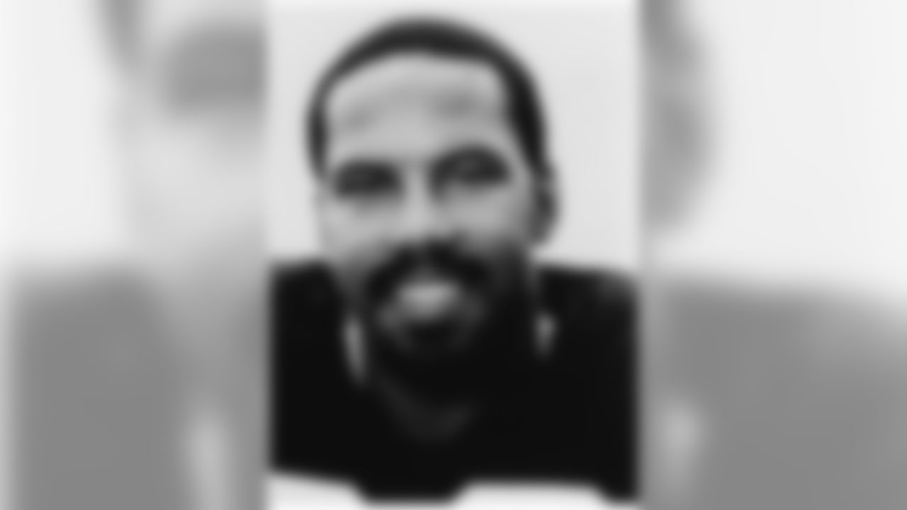 1984 LOUIS LIPPS: A playmaking receiver not lucky enough to play with either Terry Bradshaw or Ben Roethlisberger, Lipps led the NFL in punt returns as a rookie and then caught 59 passes for 1,132 yards (19.2 average) in 1985. In his first two seasons with the Steelers, Lipps scored 24 touchdowns receiving and returning.