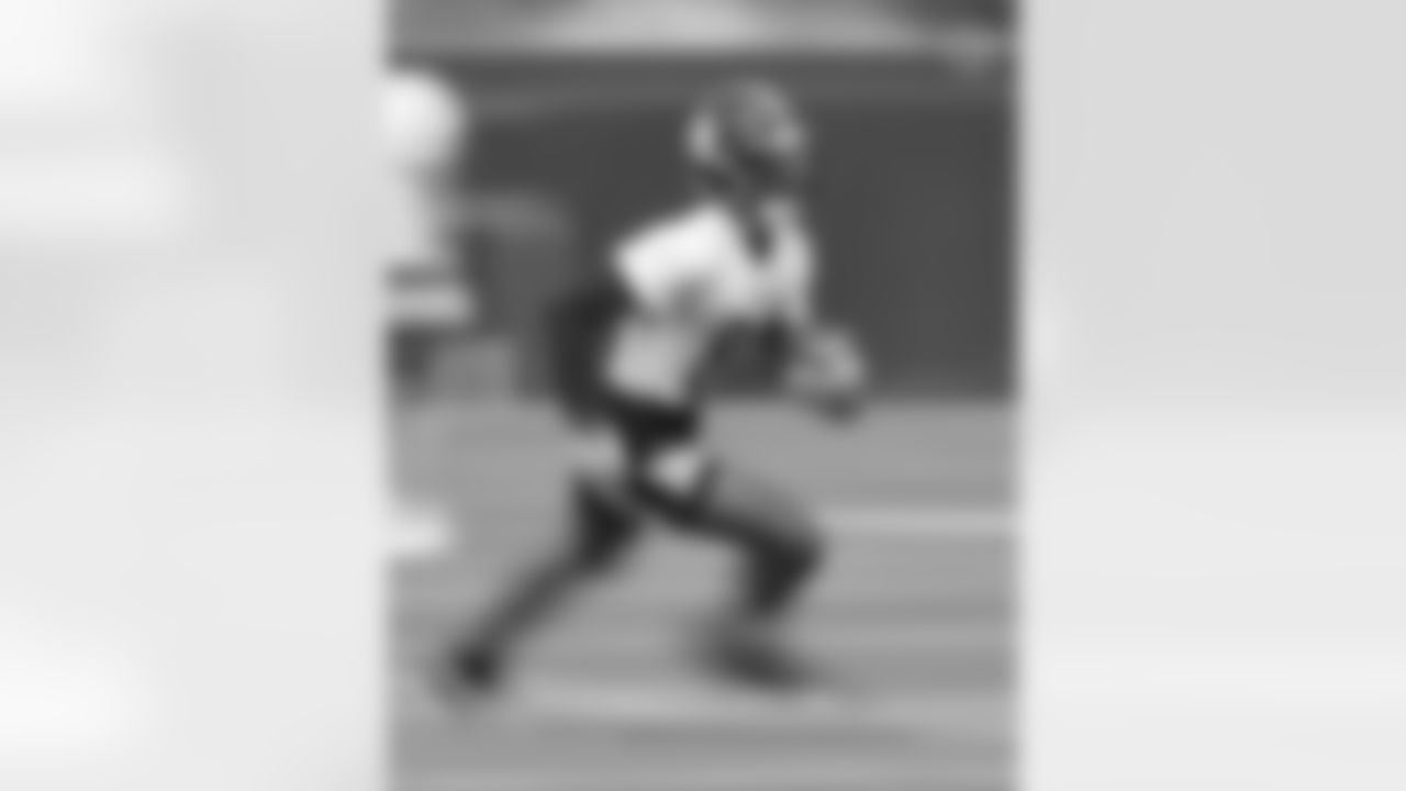 Pittsburgh Steelers wide receiver Dez Fitzpatrick (82) participates in the Organized Team Activities (OTAs), Tuesday June 6, 2023 at the UPMC Rooney Sports Complex. (Karl Roser / Pittsburgh Steelers)