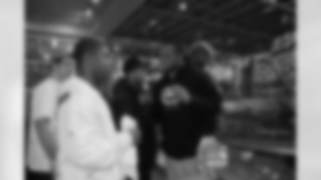 09_Shop_With_A_Steeler