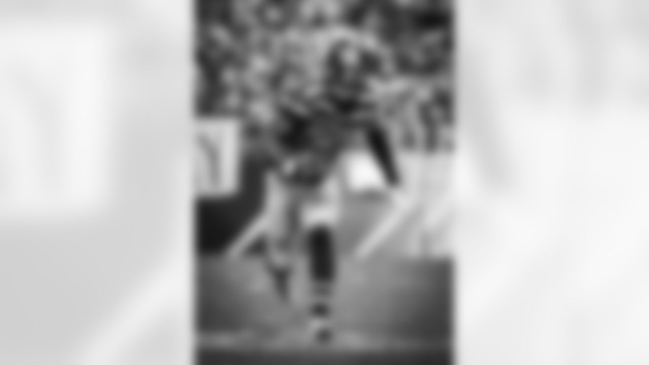 RB Le'Veon Bell has rushed for 210 yards on 38 carries (5.5 avg.). In addition, Bell has 14 receptions for 122 receiving yards.