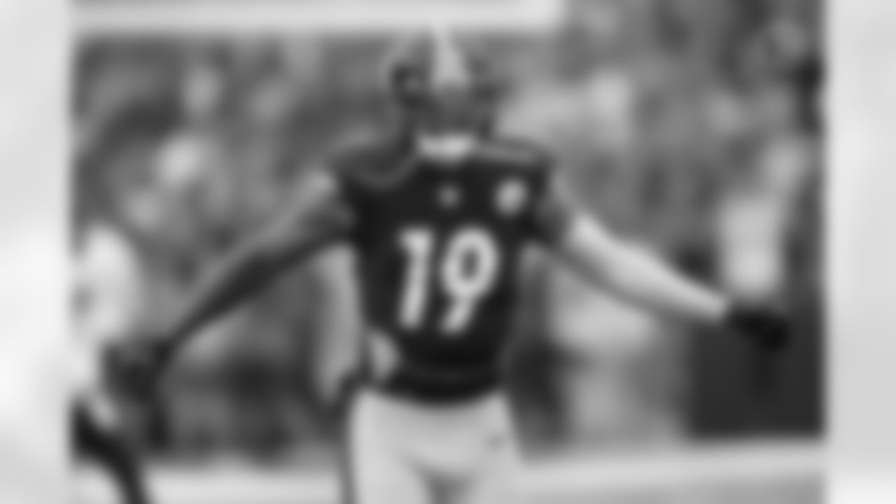 Pittsburgh Steelers wide receiver JuJu Smith-Schuster (19) during a regular season game between the Pittsburgh Steelers and the Buffalo Bills, Sunday, Sept. 12, 2021 in Buffalo, NY. The Steelers defeated the Bills 23-16. (Karl Roser / Pittsburgh Steelers)