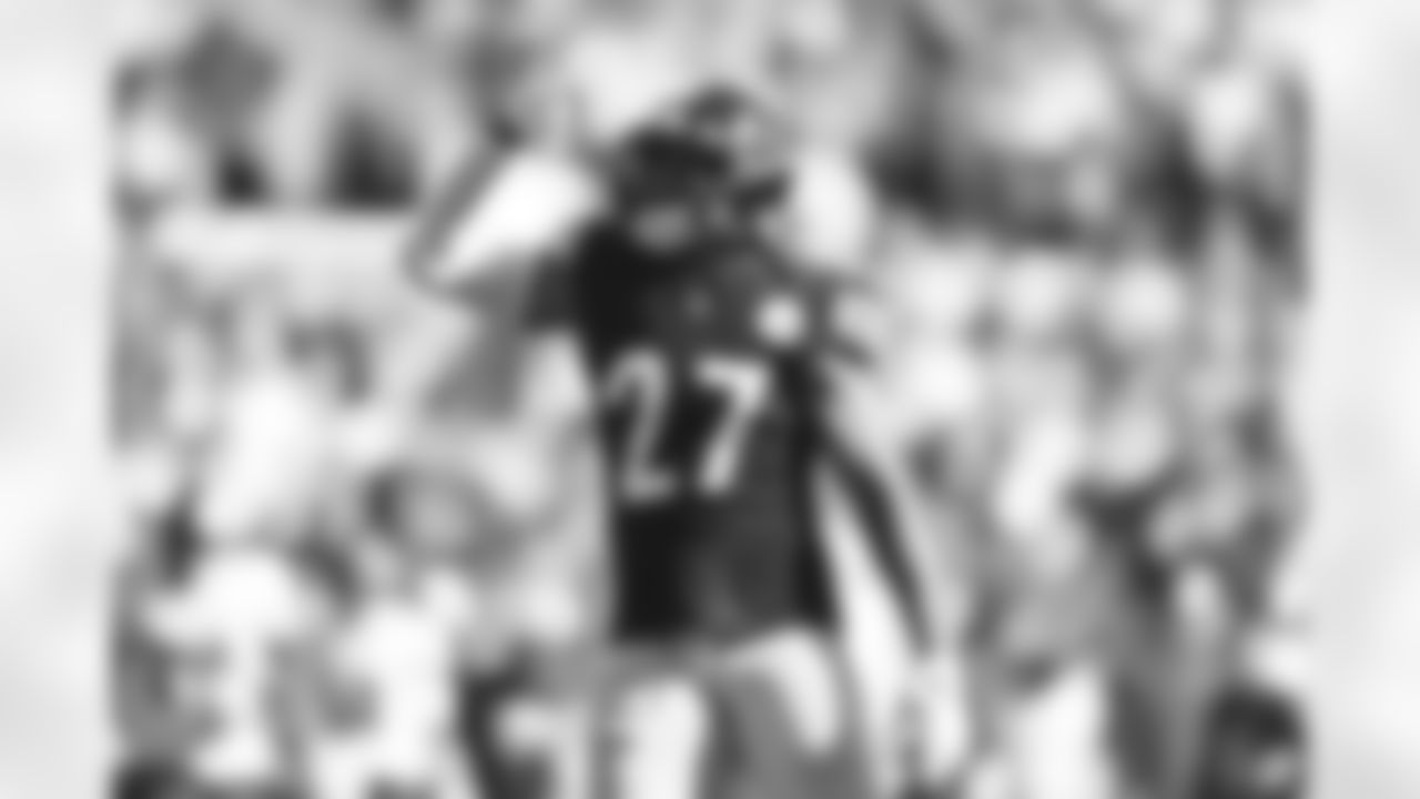 Pittsburgh Steelers linebacker Marcus Allen (27) during a regular season game between the Pittsburgh Steelers and the Tampa Bay Buccaneers, Sunday, Oct. 16, 2022 in Pittsburgh, PA. (Abigail / Pittsburgh Steelers)
