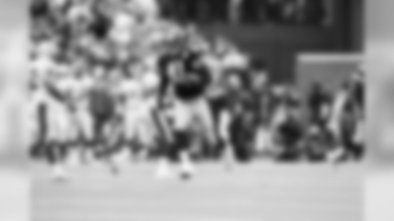 The Steelers defeated the Patriots 7-6 in an AFC Divisional playoff game on January 3, 1998.