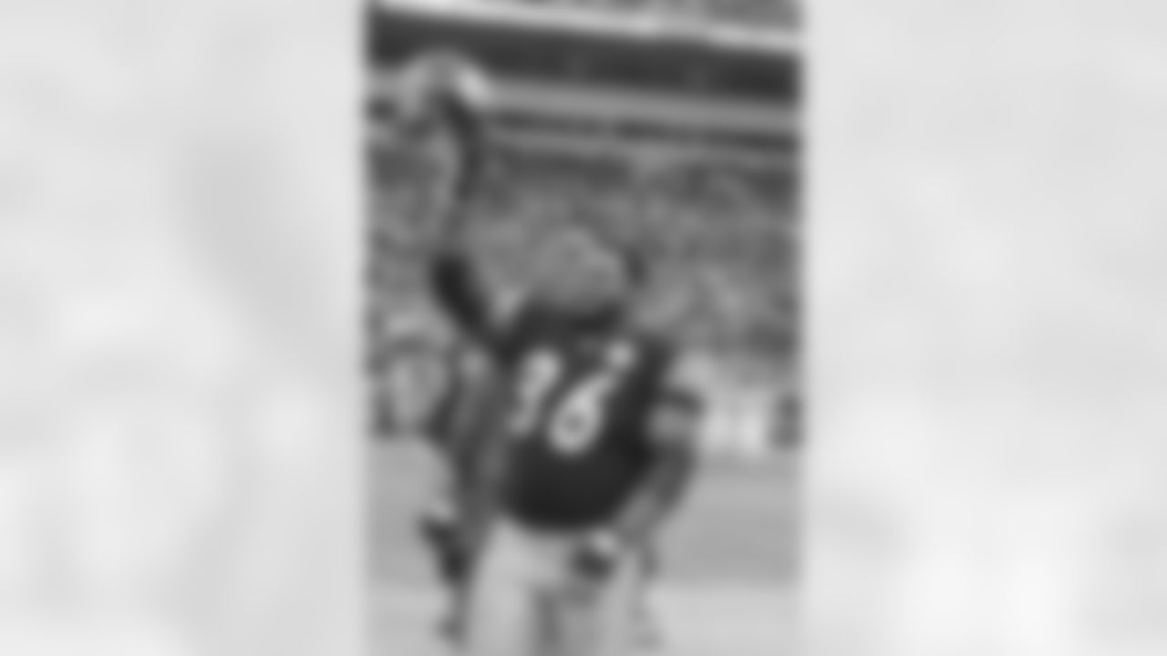 10,571 career rushing yards.