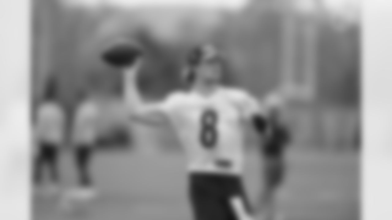 Pittsburgh Steelers quarterback Kenny Pickett (8) practices at the UPMC Rooney Sports Complex during rookie minicamp, Friday, May 13, 2022 in Pittsburgh, PA. (Karl Roser / Pittsburgh Steelers)