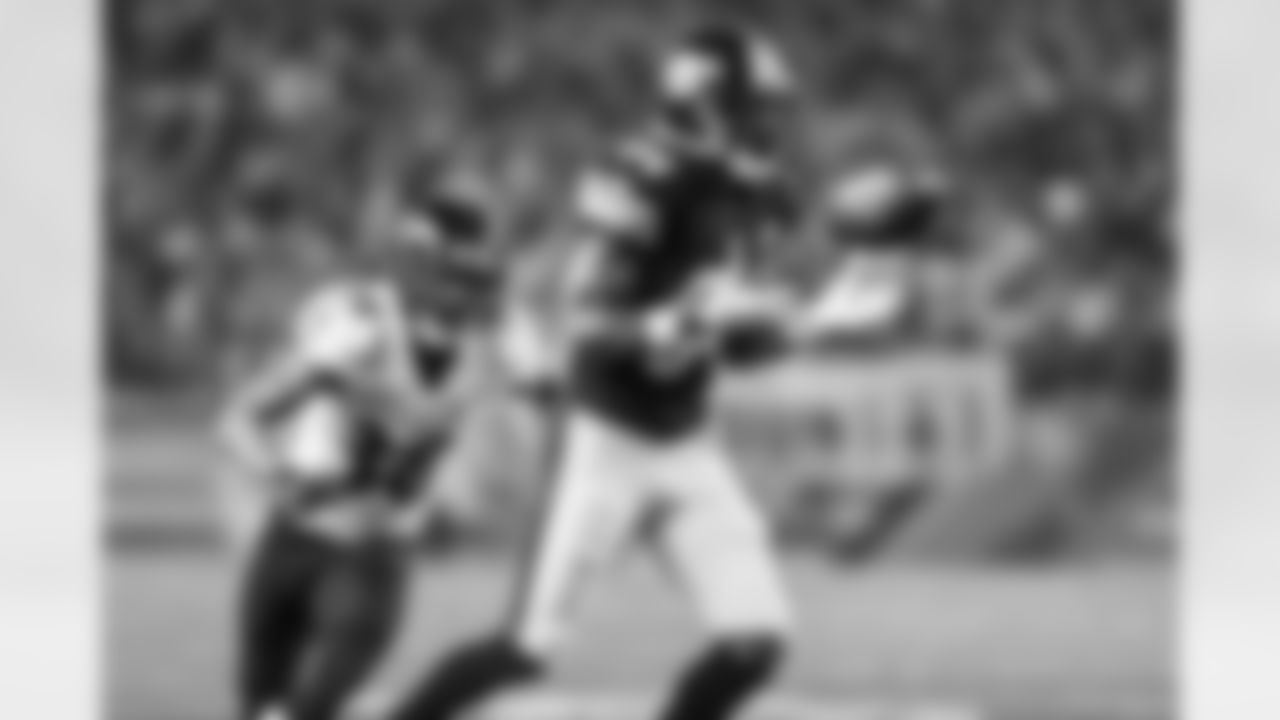 Antonio Brown makes a catch vs the Ravens.