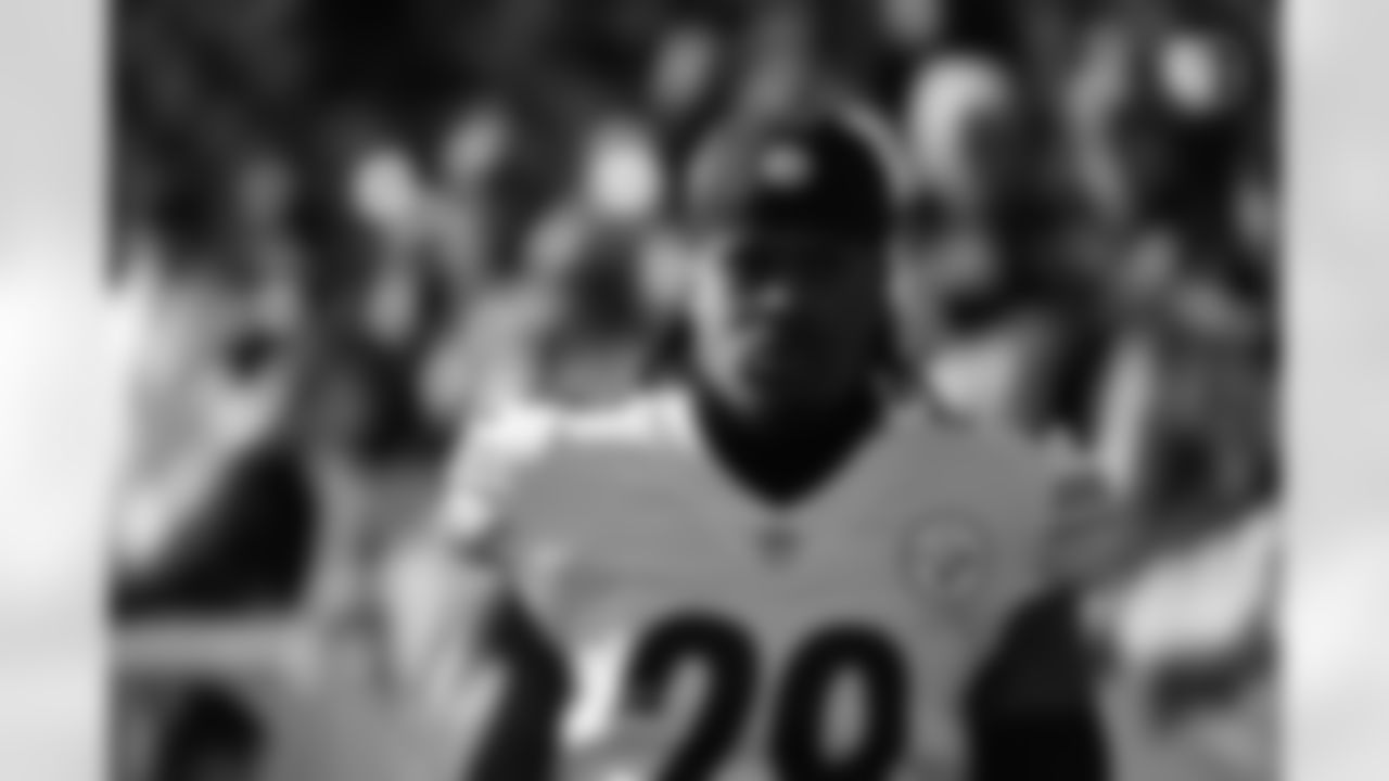 Pittsburgh Steelers running back Kalen Ballage (29) during a regular season game between the Pittsburgh Steelers and the Cincinnati Bengals, Sunday, Nov. 28, 2021 in Cincinnati, OH. (Taylor Ollason / Pittsburgh Steelers)