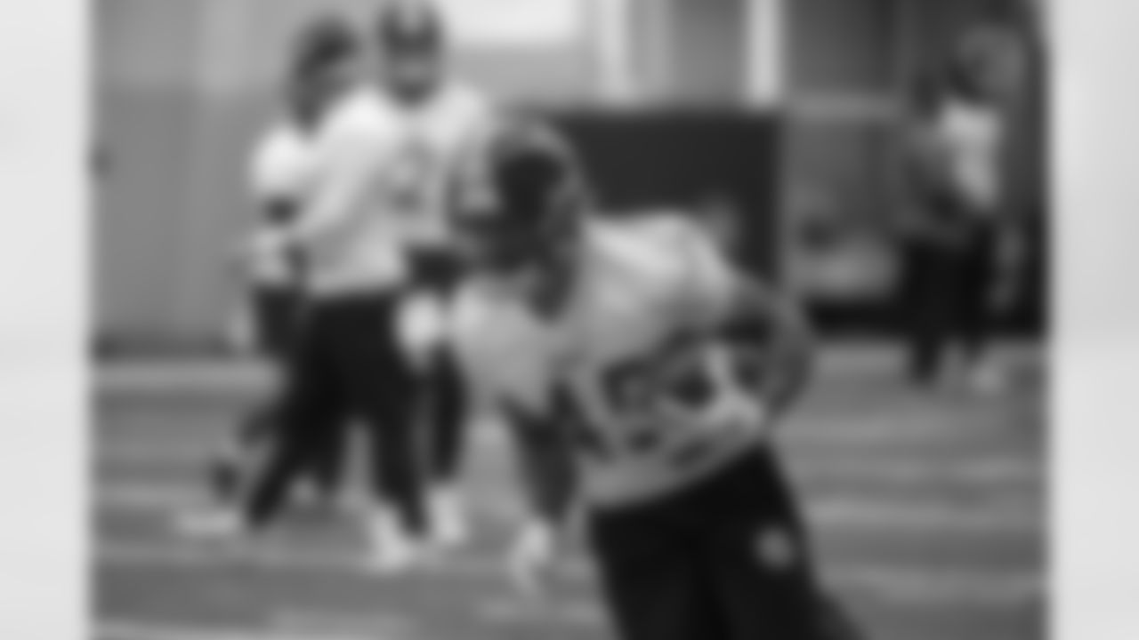 Pittsburgh Steelers running back Master Teague (45) during practice at the UPMC Rooney Sports Complex preparing for a Week 13 matchup against the Atlanta Falcons, Wednesday, Nov. 30, 2022 in Atlanta, GA. (Taylor Ollason / Pittsburgh Steelers)