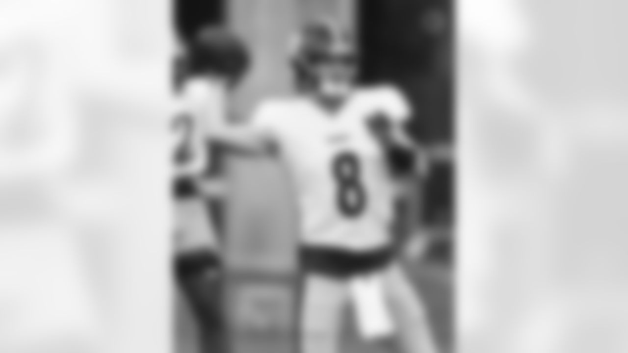 Pittsburgh Steelers quarterback Kenny Pickett (8) during practice at the UPMC Rooney Sports Complex preparing for a preseason Week 3 matchup against the Detroit Lions, Monday, Aug. 22, 2022 in Pittsburgh, PA. (Karl Roser / Pittsburgh Steelers)