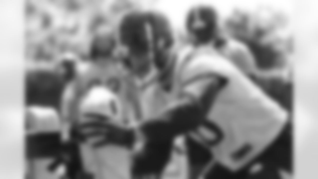 Pittsburgh Steelers linebacker T.J. Watt (90) participates in the Organized Team Activities (OTAs), Tuesday May 31, 2022 at the UPMC Rooney Sports Complex. (Karl Roser / Pittsburgh Steelers)