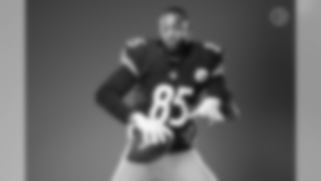 Pittsburgh Steelers tight end Eric Ebron (85) poses for a photo during the Steelers 2020 media day, Wednesday, Aug. 5, 2020 in Pittsburgh, PA. (Karl Roser / Pittsburgh Steelers)