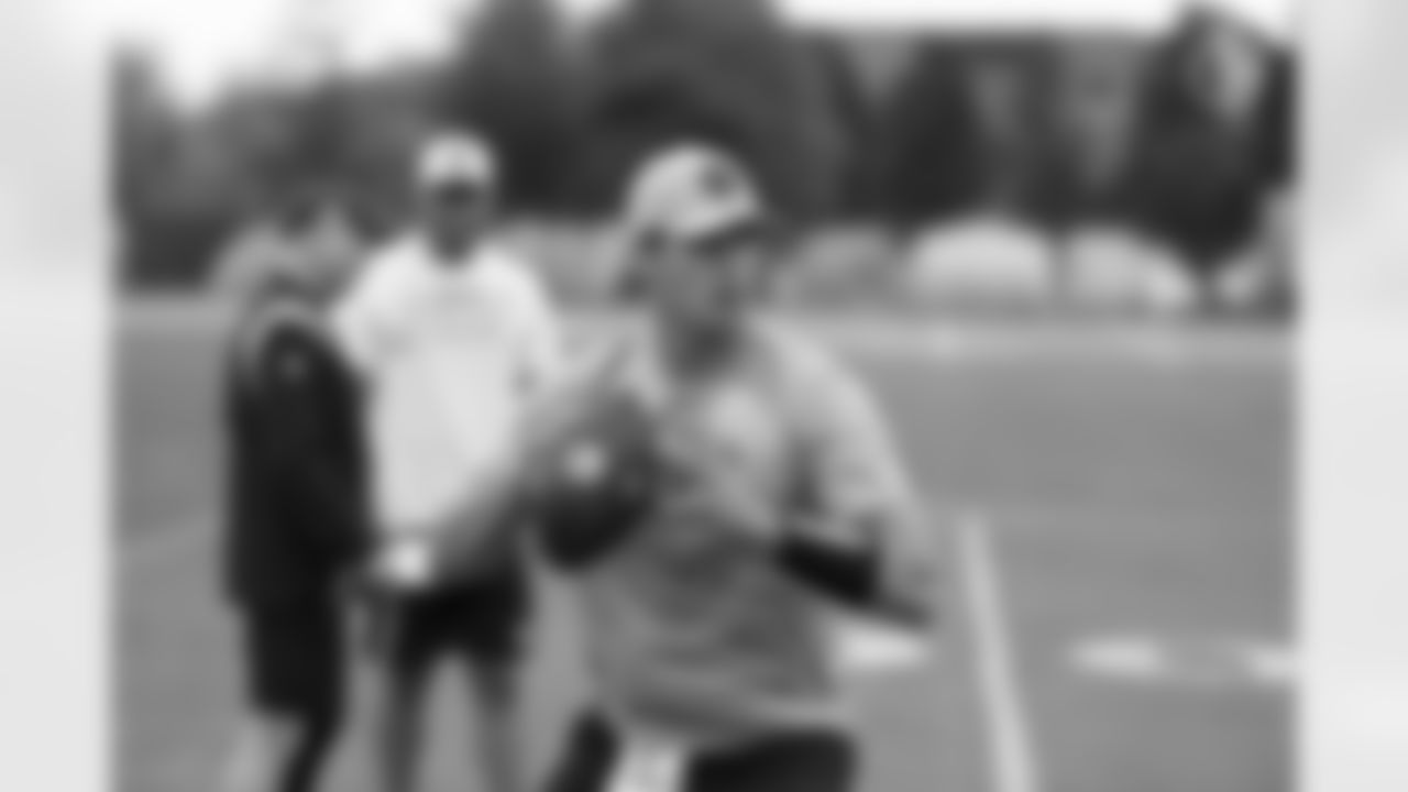Pittsburgh Steelers quarterback Mason Rudolph (2) participates in Phase Two of the voluntary offseason workout program, Tuesday May 3, 2022 at the UPMC Rooney Sports Complex. (Karl Roser / Pittsburgh Steelers)