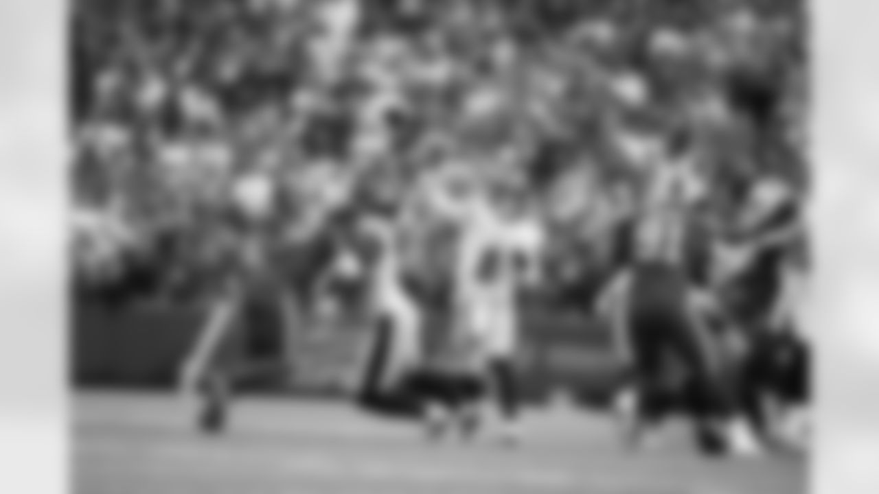 Pittsburgh Steelers quarterback Kenny Pickett (8) during a regular season game between the Pittsburgh Steelers and the Buffalo Bills, Sunday, Oct. 9, 2022 in Buffalo, NY. (Abigail Dean / Pittsburgh Steelers)