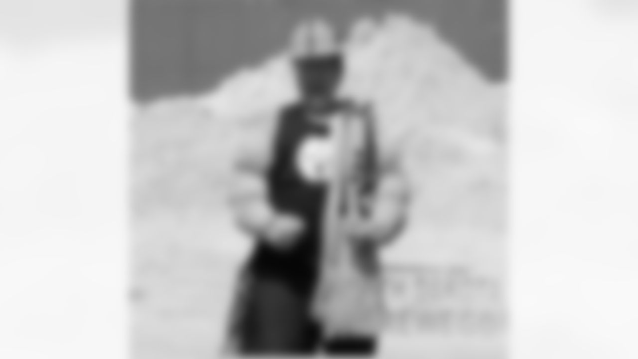 SNUTraditions_HereWeGoSigns_Jan1420221058AM_Peterson_Mike_97494590_HWG.jpg_97494590_HWG