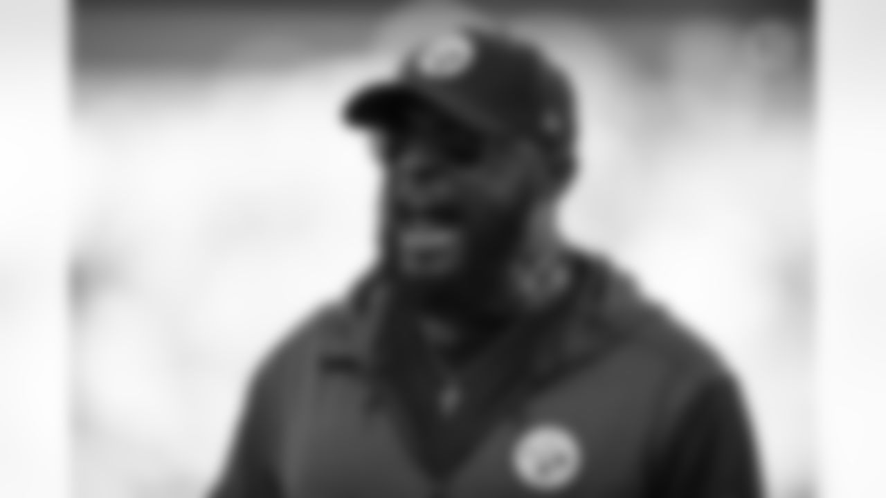 Pittsburgh Steelers Head Coach Mike Tomlin during a regular season game between the Pittsburgh Steelers and the Cleveland Browns, Sunday, Oct. 31, 2021 in Cleveland, OH. The Steelers beat the Browns 15-10. (Karl Roser / Pittsburgh Steelers)
