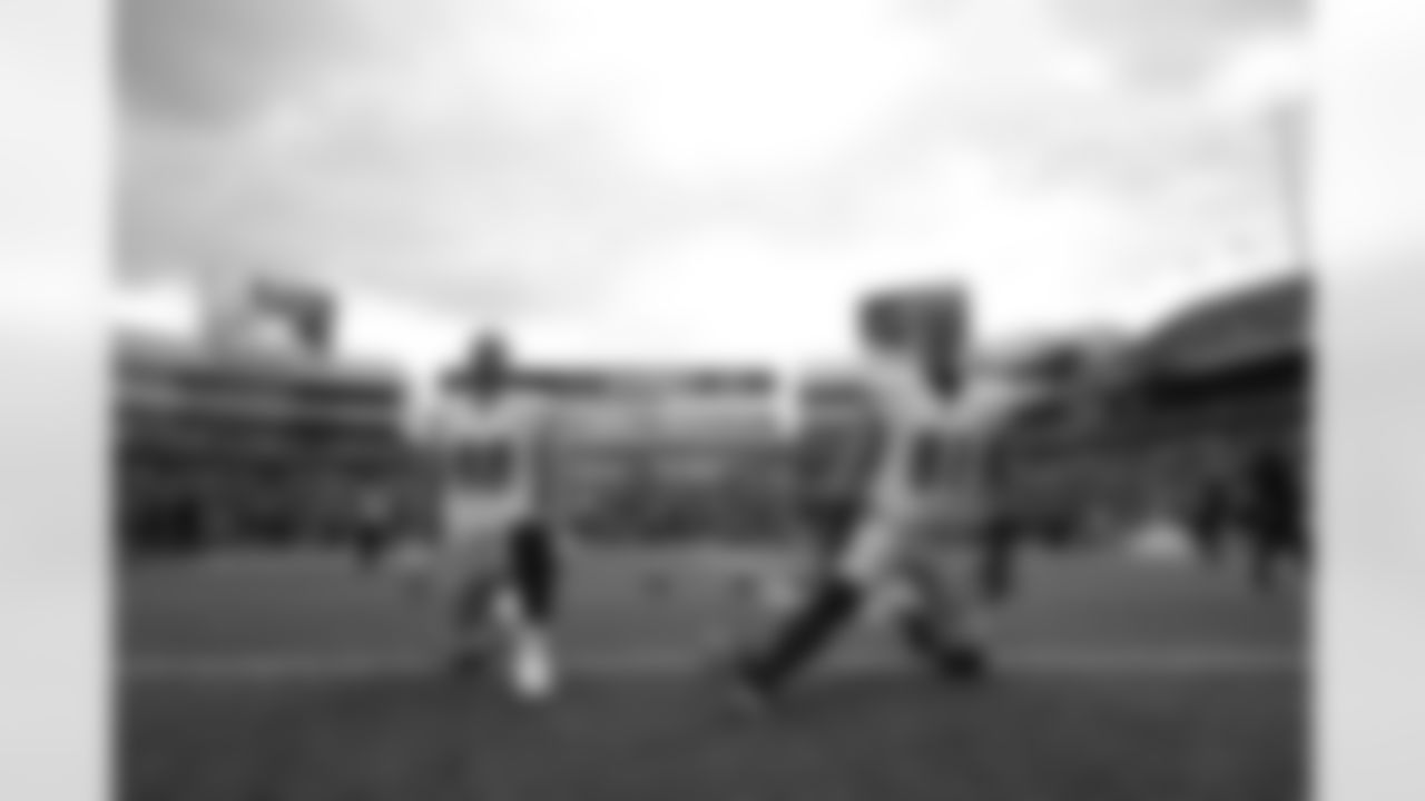 Pittsburgh Steelers tight end Pat Freiermuth (88) and Pittsburgh Steelers tight end Zach Gentry (81) during a regular season game between the Pittsburgh Steelers and the Buffalo Bills, Sunday, Oct. 9, 2022 in Buffalo, NY. (Abigail Dean / Pittsburgh Steelers)