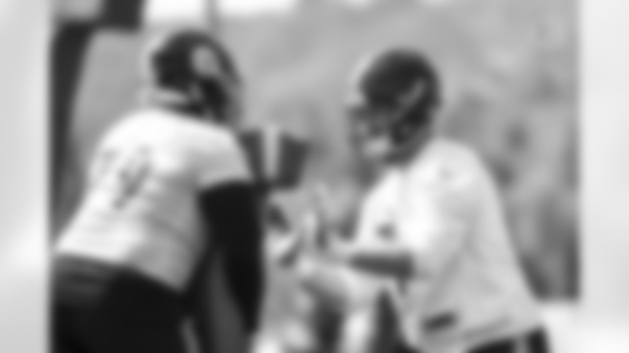 Pittsburgh Steelers offensive tackle Joe Haeg (71) participates in the Organized Team Activities (OTAs), Tuesday May 31, 2022 at the UPMC Rooney Sports Complex. (Abigail Dean / Pittsburgh Steelers)