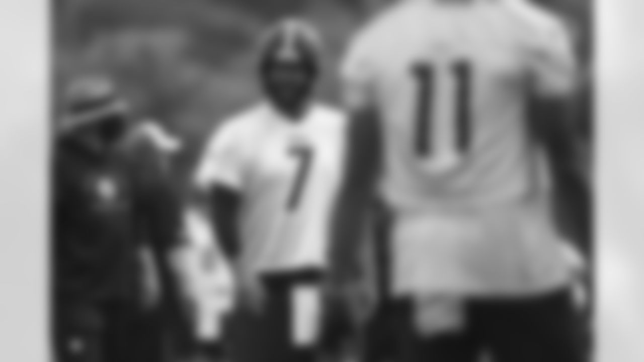 Pittsburgh Steelers quarterback Ben Roethlisberger (7) practices at the UPMC Rooney Sports Complex preparing for a Week 3 matchup against the Houston Texans, Thursday, Sept. 24, 2020 in Pittsburgh, PA. (Caitlyn Epes / Pittsburgh Steelers)