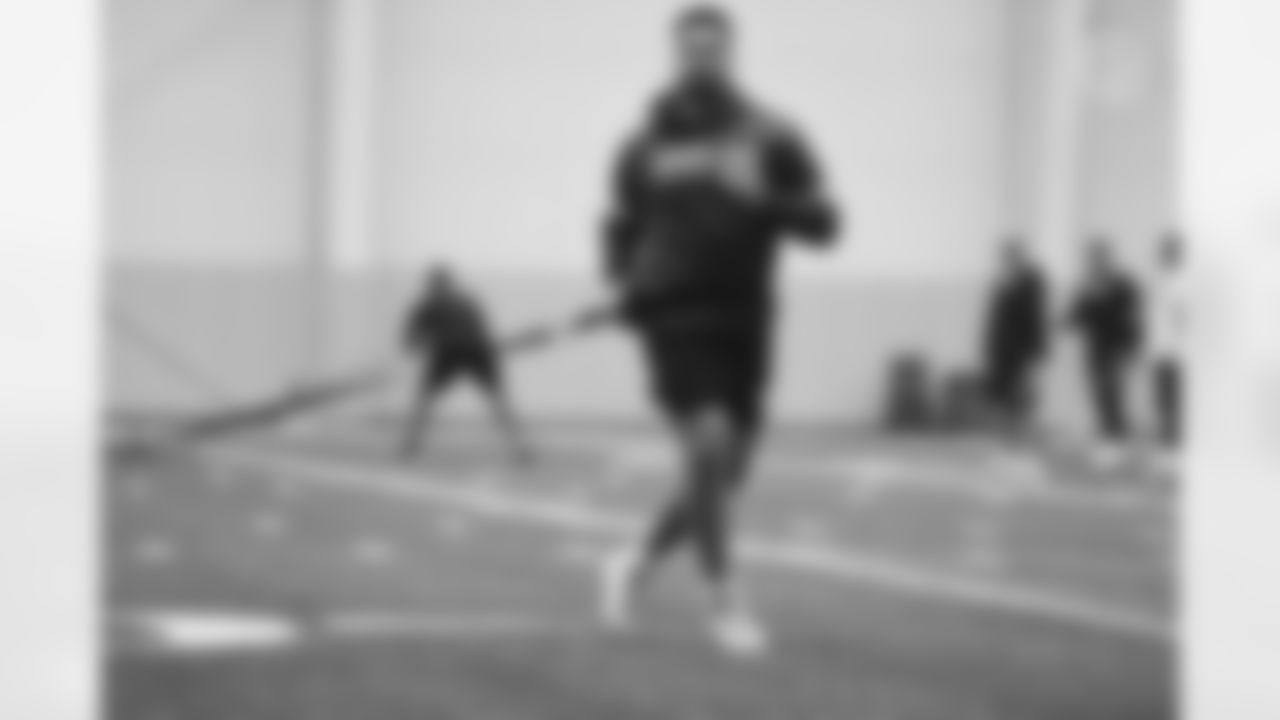 Pittsburgh Steelers offensive lineman Mason Cole participates in Phase One of the voluntary offseason workout program, Tuesday April 19, 2022 at the UPMC Rooney Sports Complex. (Caitlyn Epes / Pittsburgh Steelers)