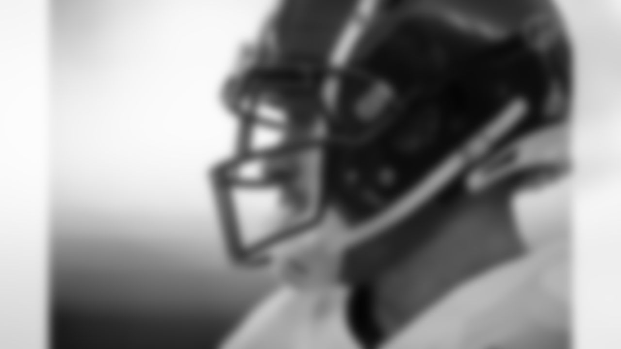 Pittsburgh Steelers linebacker T.J. Watt (90) during a regular season game between the Pittsburgh Steelers and the Cleveland Browns, Sunday, Oct. 31, 2021 in Cleveland, OH. The Steelers beat the Browns 15-10. (Karl Roser / Pittsburgh Steelers)