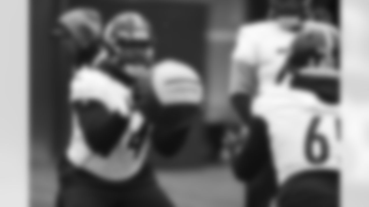Pittsburgh Steelers offensive tackle Chaz Green (74) during practice at the UPMC Rooney Sports Complex preparing for a Week 12 matchup against the Cincinnati Bengals, Friday, Nov. 26, 2021 in Pittsburgh, PA. (Karl Roser / Pittsburgh Steelers)