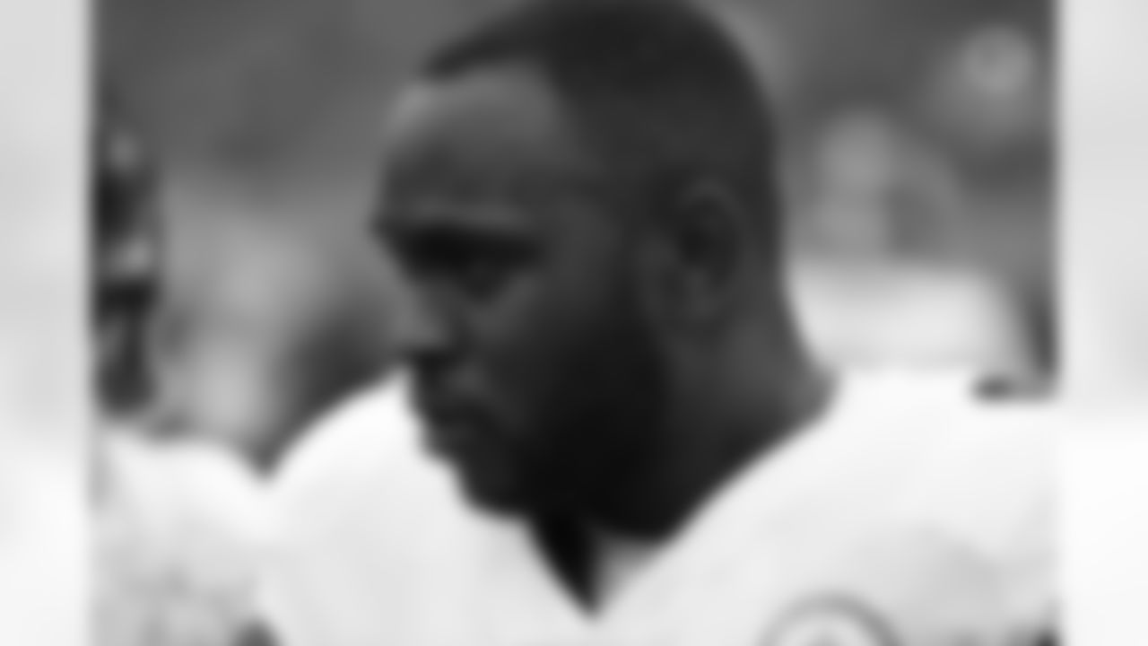 Pittsburgh Steelers linebacker Vince Williams (98) during a regular season game between the Pittsburgh Steelers and the Tennessee Titans, Sunday, Oct. 25, 2020 in Nashville, TN. (Karl Roser / Pittsburgh Steelers)