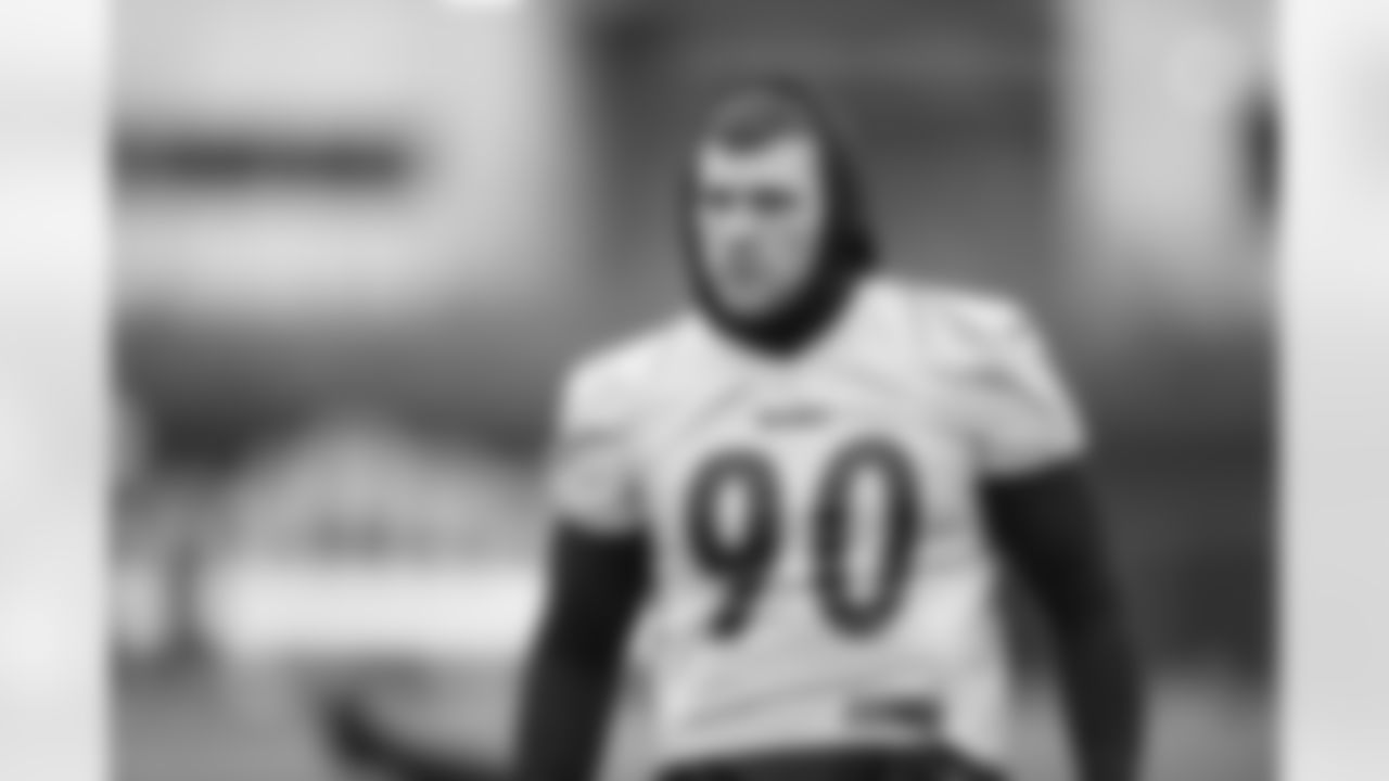 Pittsburgh Steelers linebacker T.J. Watt (90) during practice at the UPMC Rooney Sports Complex preparing for a Week 12 matchup against the Cincinnati Bengals, Thursday, Nov. 25, 2021 in Pittsburgh, PA. (Karl Roser / Pittsburgh Steelers)