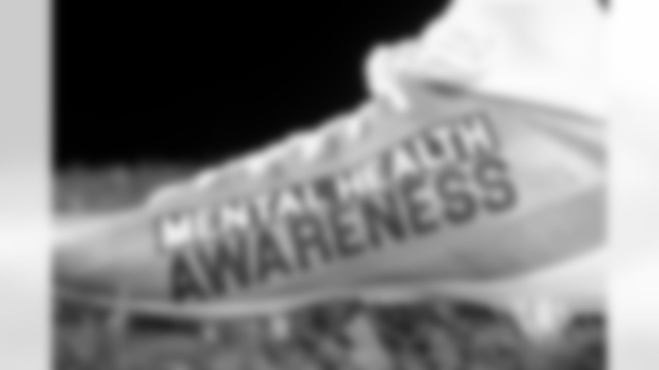 Pittsburgh Steelers running back Trey Edmunds (33) will showcase his custom cleats supporting mental health awareness during Week 13. Artist: Vinnie Candelore (Caitlyn Epes / Pittsburgh Steelers)