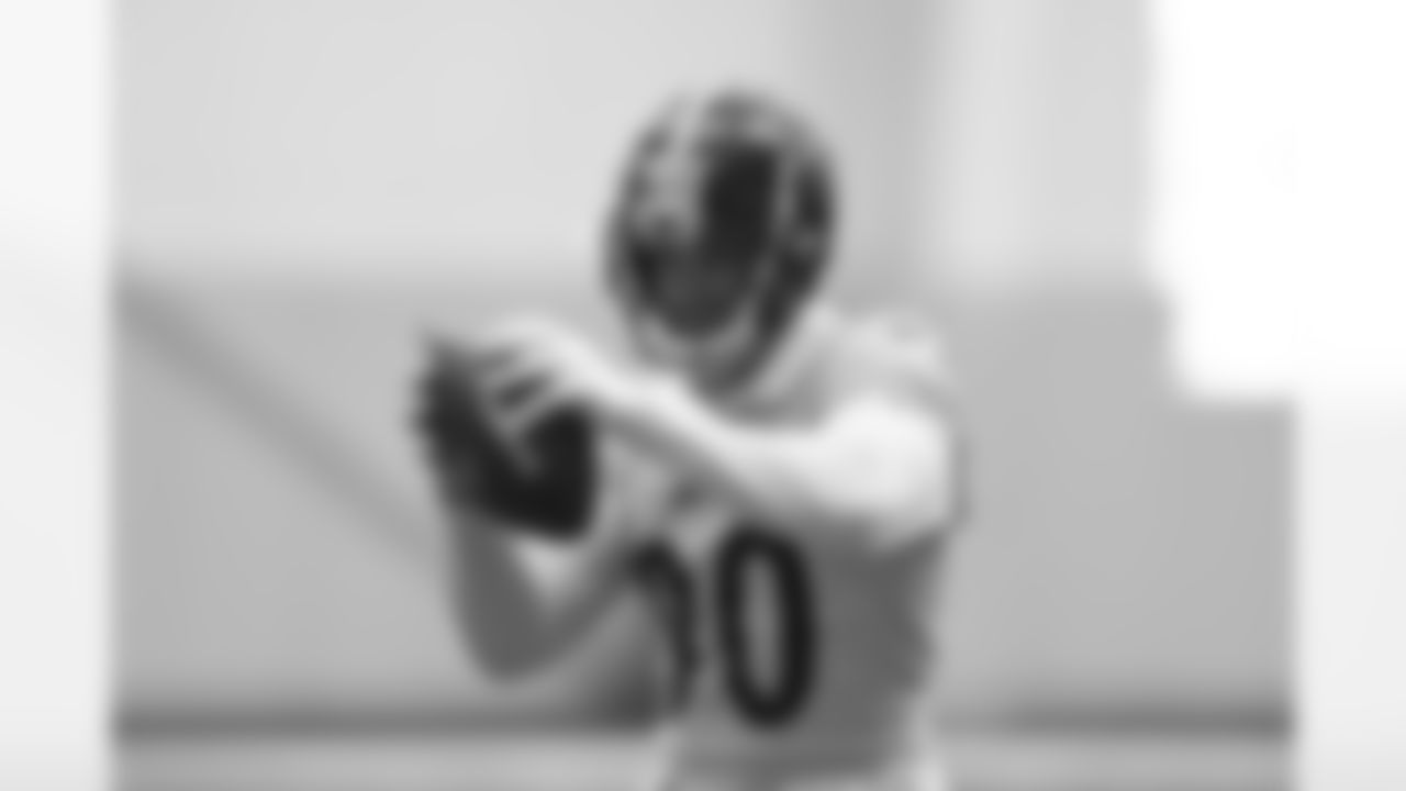 Pittsburgh Steelers linebacker T.J. Watt (90) during practice at the UPMC Rooney Sports Complex preparing for a Week 12 matchup against the Indianapolis Colts, Saturday, Nov. 26, 2022 in Pittsburgh, PA. (Karl Roser / Pittsburgh Steelers)