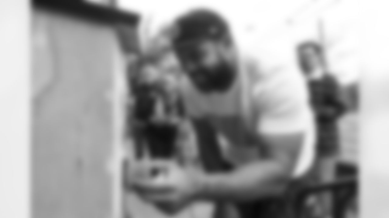 Pittsburgh Steelers defensive tackle Cameron Heyward (97) helps to paint a little library and reads to kids during Cam's Kindness Week, Tuesday, Sept. 27, 2022. (Abigail Dean / Pittsburgh Steelers)