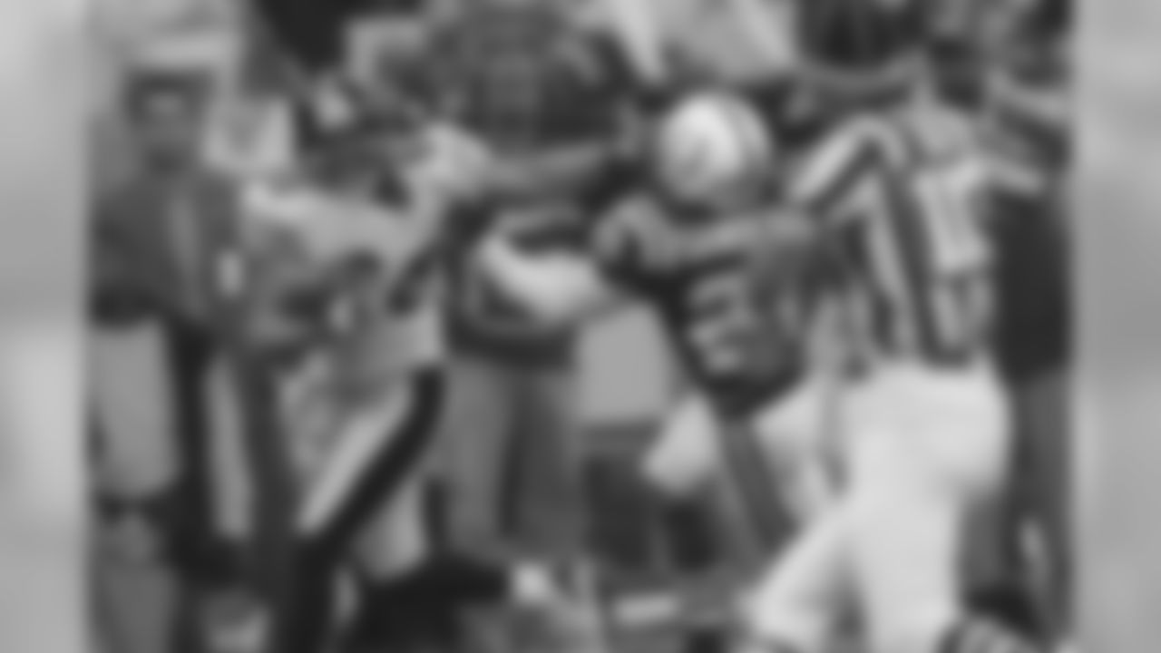 1,000 career receptions.