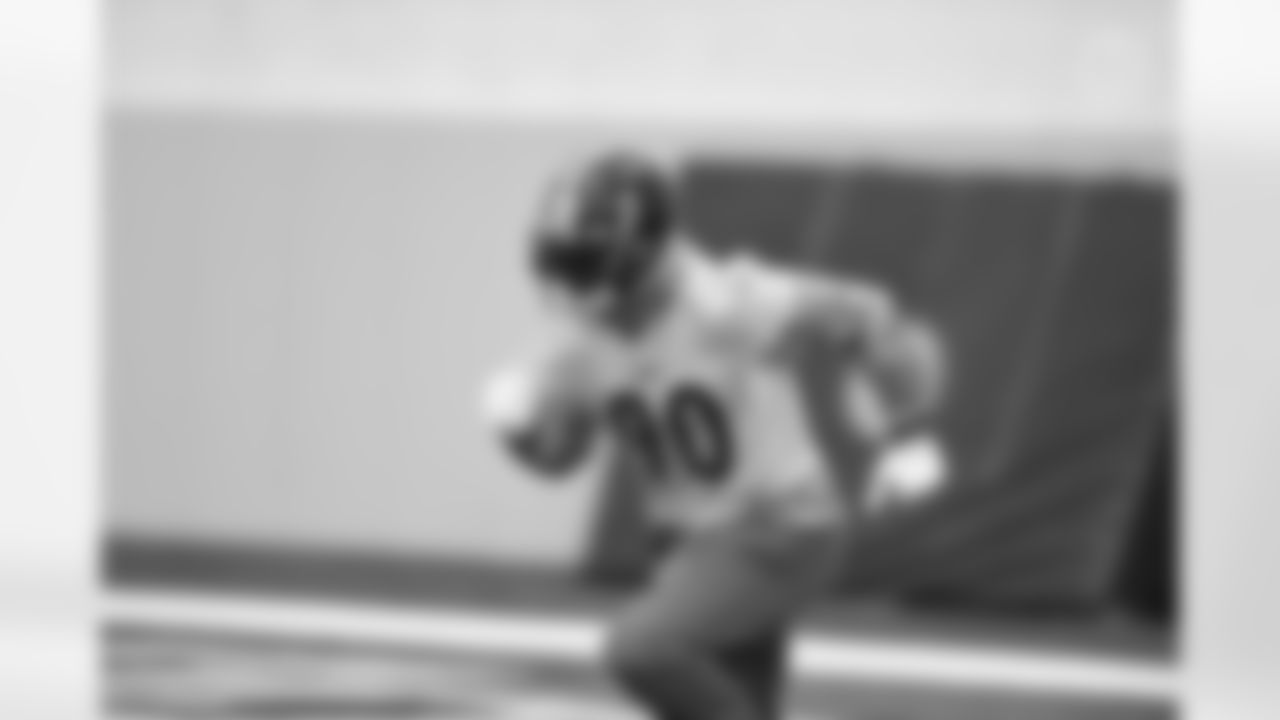 Pittsburgh Steelers linebacker T.J. Watt (90) during practice at the UPMC Rooney Sports Complex preparing for a Week 18 matchup against the Baltimore Ravens, Thursday, Jan. 6, 2022 in Pittsburgh, PA. (Karl Roser / Pittsburgh Steelers)